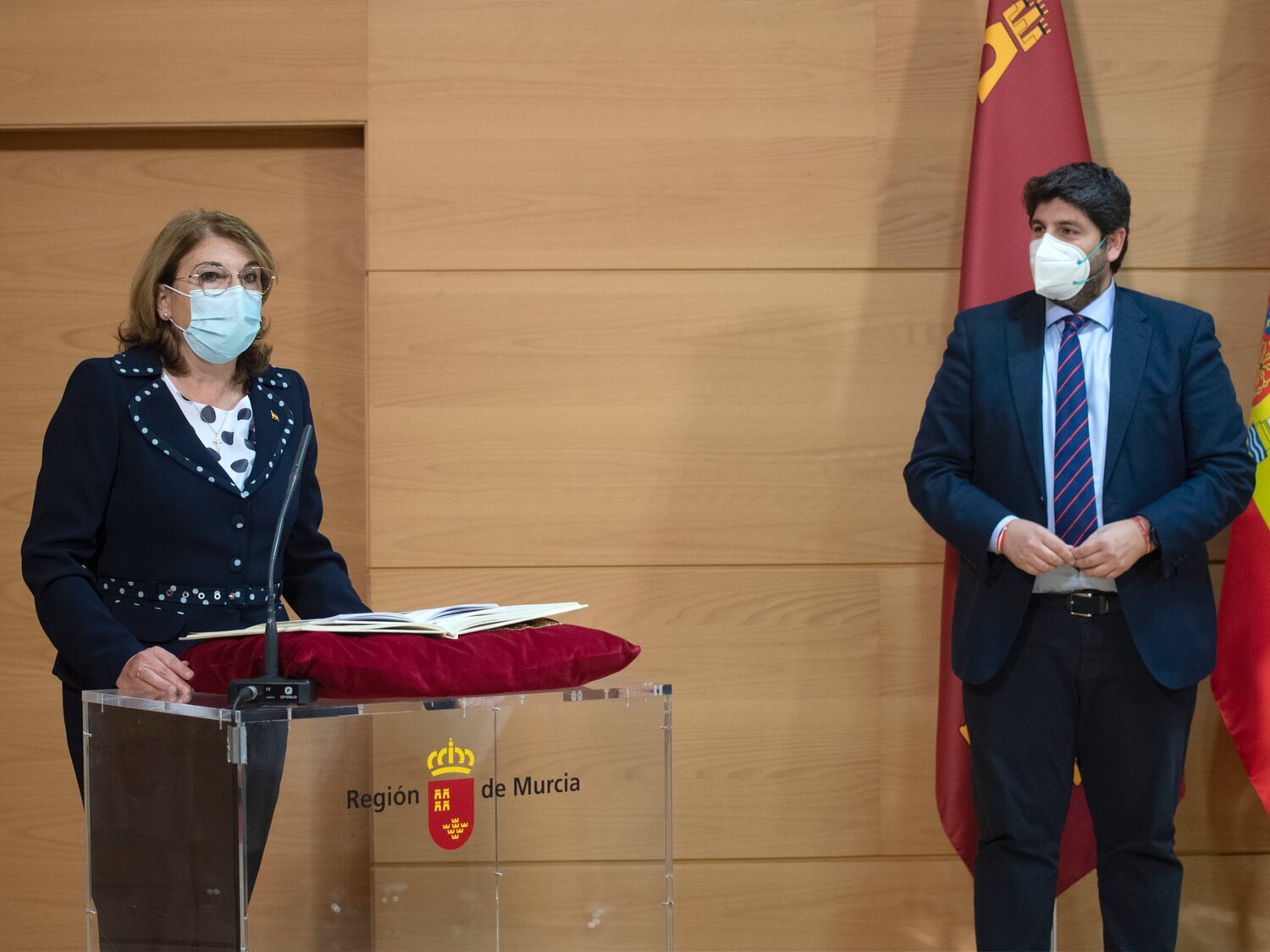 PP y VOX aprueban imponer multas a quien utilice el lenguaje inclusivo en la Administración de Murcia
