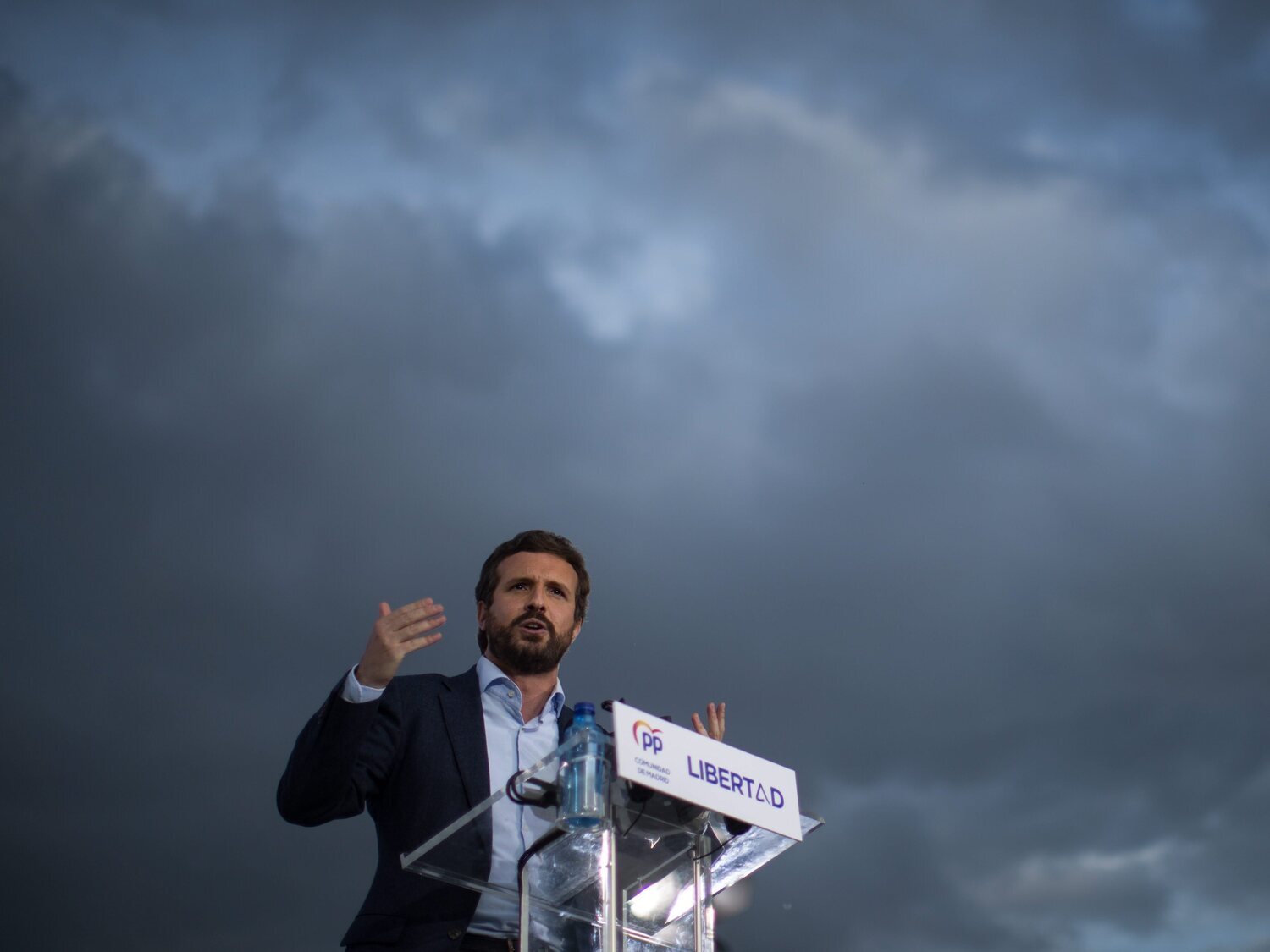 Mofas por las declaraciones de Pablo Casado sobre la energía solar: "No solo le regalaron el máster"