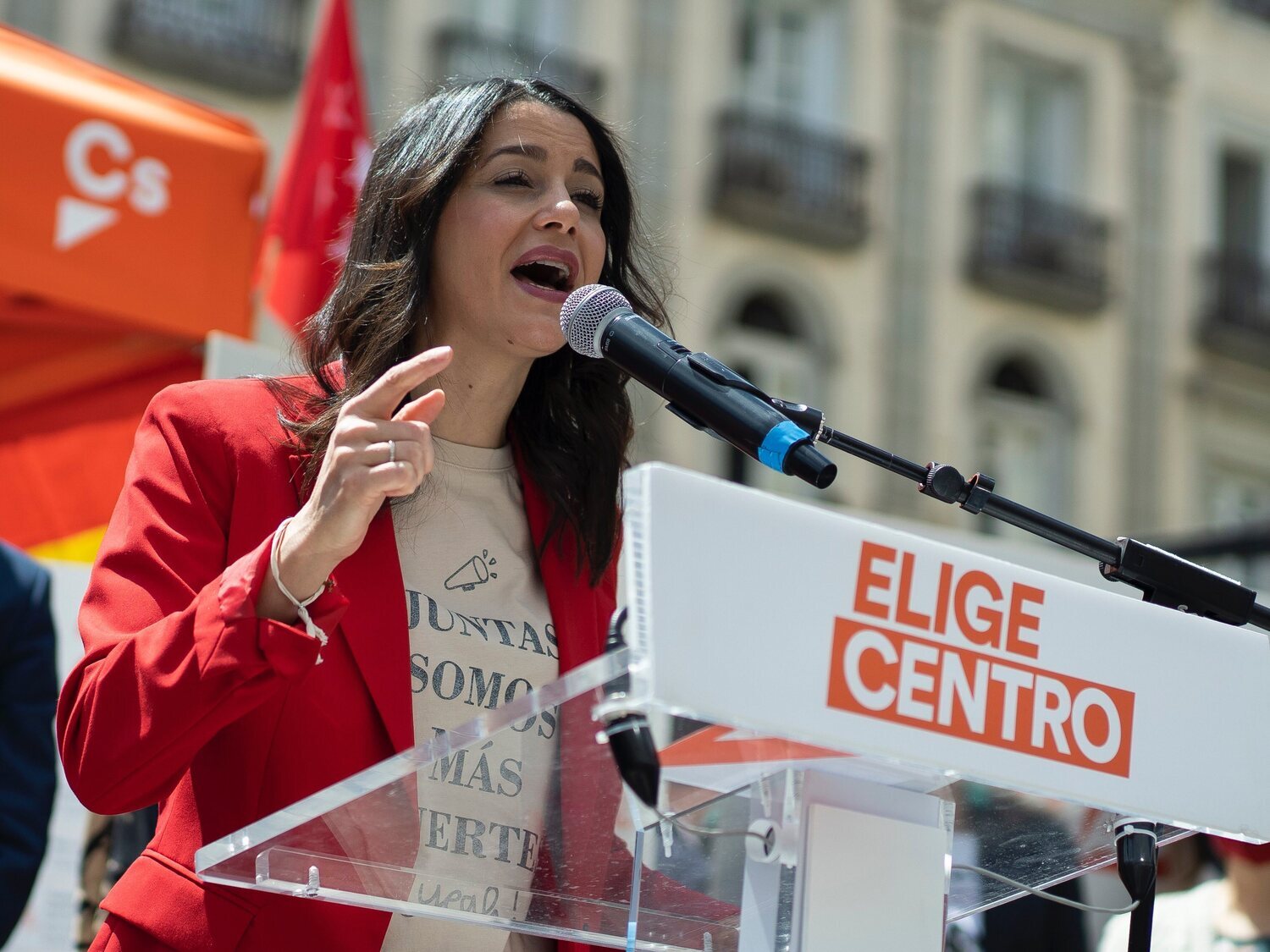 Inés Arrimadas critica la subida de sueldo de Pedro Sánchez y las redes le recuerdan que ella cobra aún más