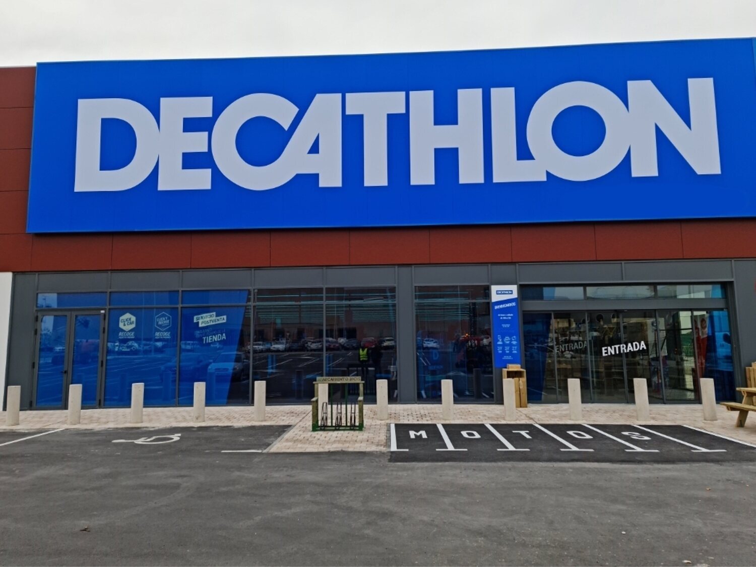 Decathlon cancela la venta de kayaks en el norte de Francia para evitar los cruces de personas migrantes