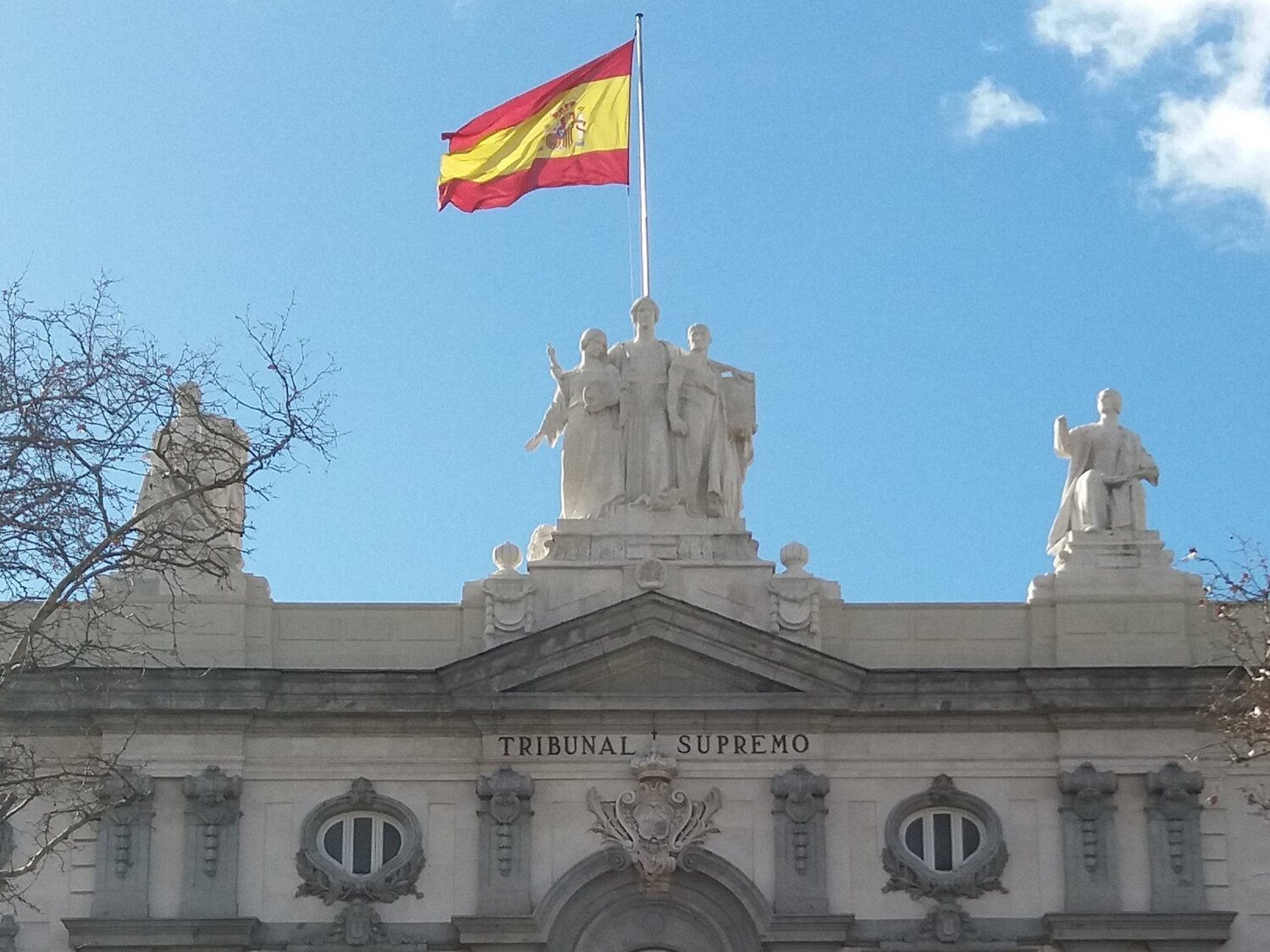 El Supremo absuelve por su "simetría de edad" a dos condenados de 19 y 20 años por abusar de una chica de 13