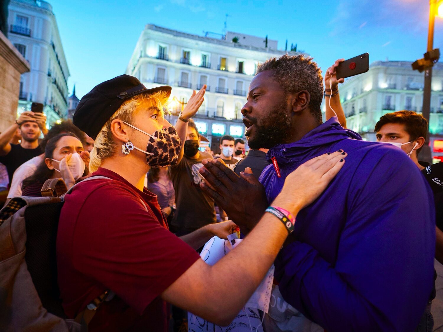 Manifestarse contra VOX o la bandera feminista son "indicadores de polarización", según los Mossos