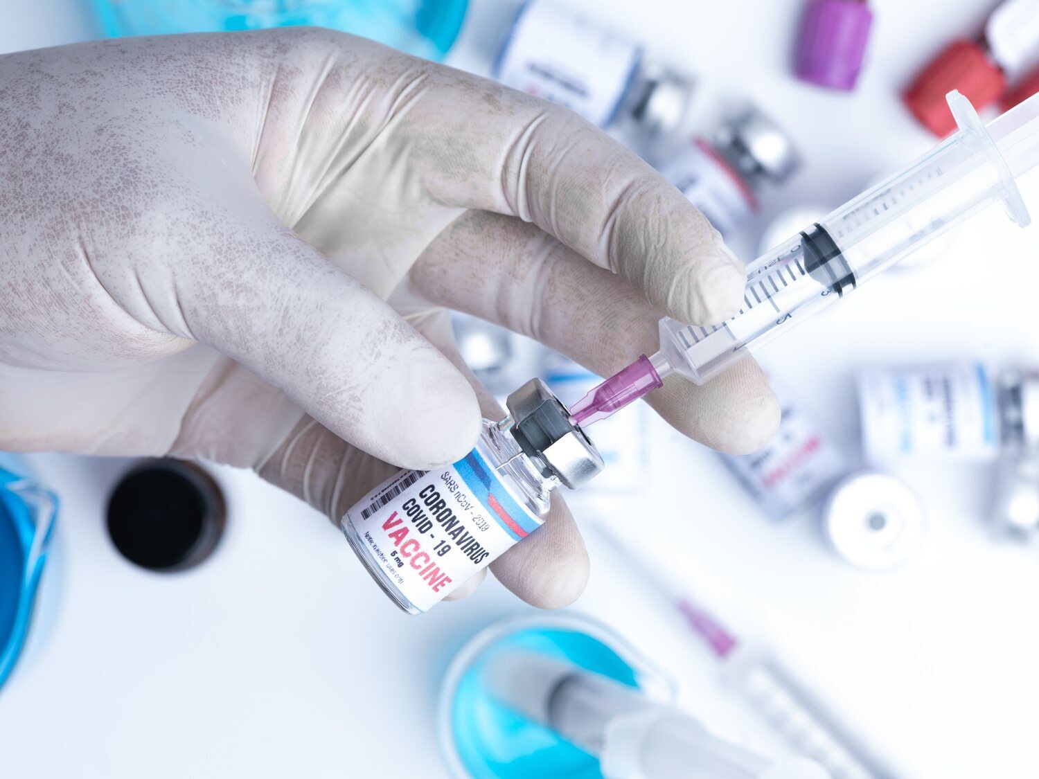 Qué sabemos de la vacuna española HIPRA, que ya empieza a probarse como tercera dosis