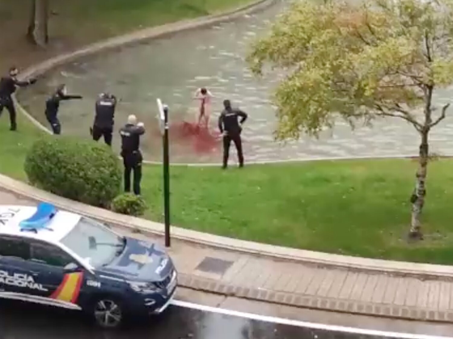 Un hombre muere tras apuñalarse desnudo en la plaza Roma de Zaragoza