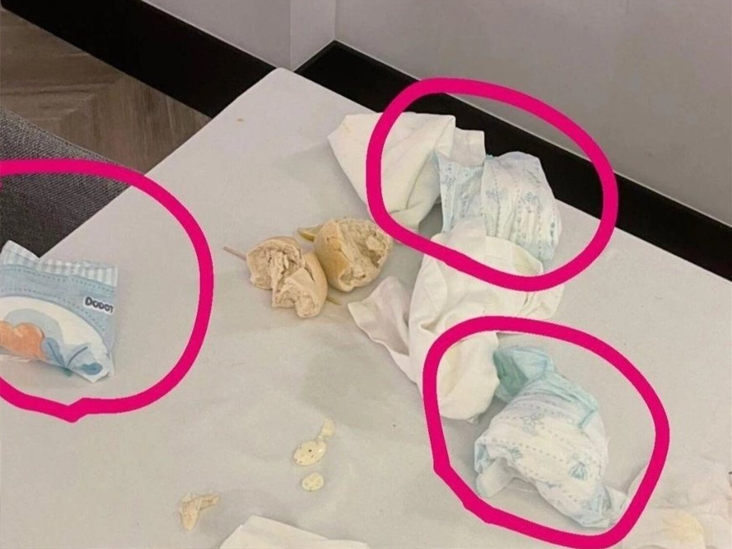 Un camarero denuncia con una foto lo que nunca deben hacer los clientes en un restaurante