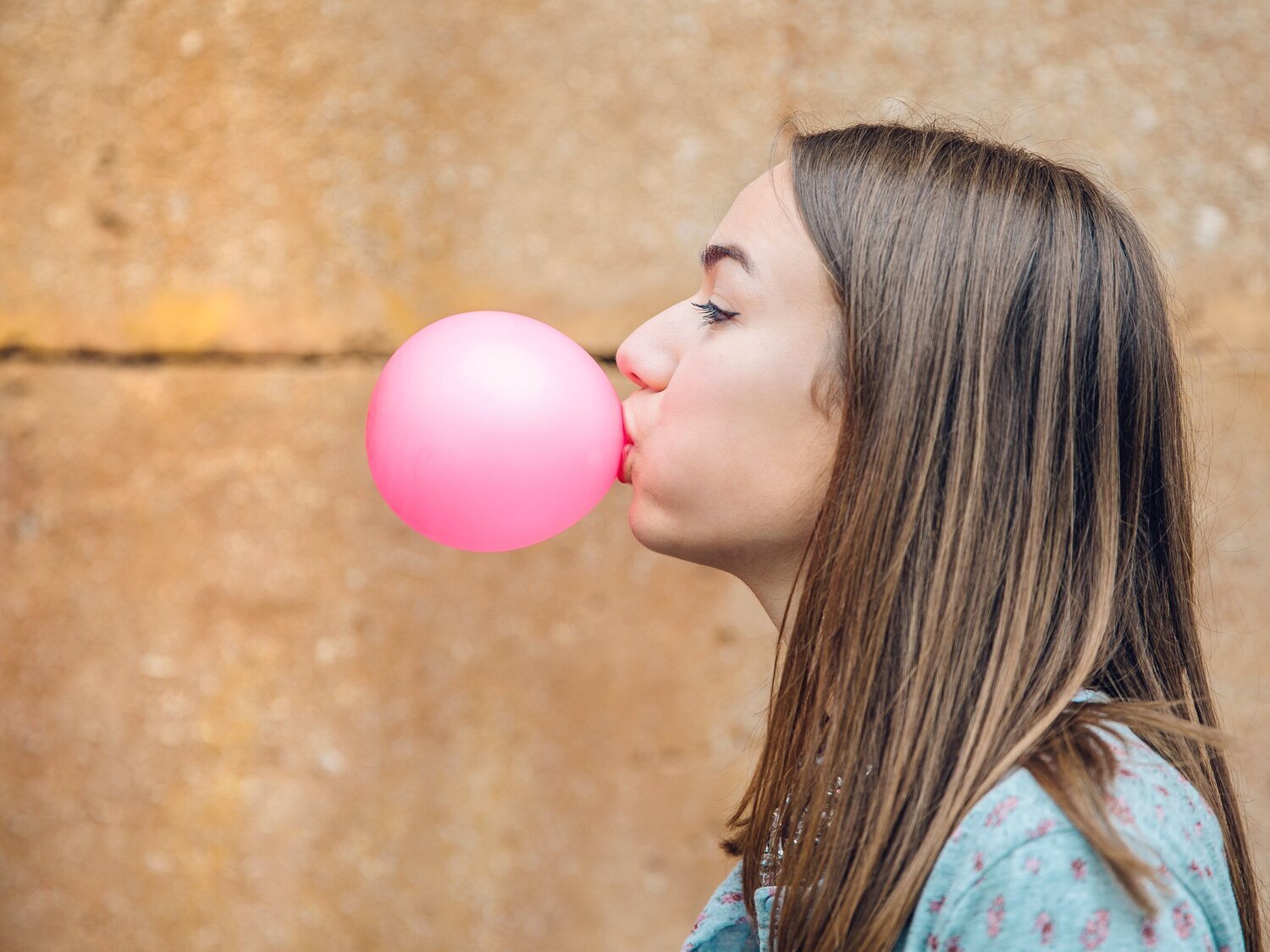 Científicos desarrollan un chicle que ayuda a frenar los contagios de coronavirus