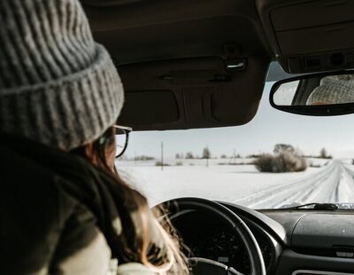 La multa que impone la DGT por conducir con un abrigo, guantes o botas de montaña