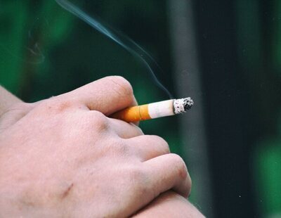 Sanidad planea prohibir fumar en terrazas, playas y coches: así es el nuevo plan contra el tabaquismo