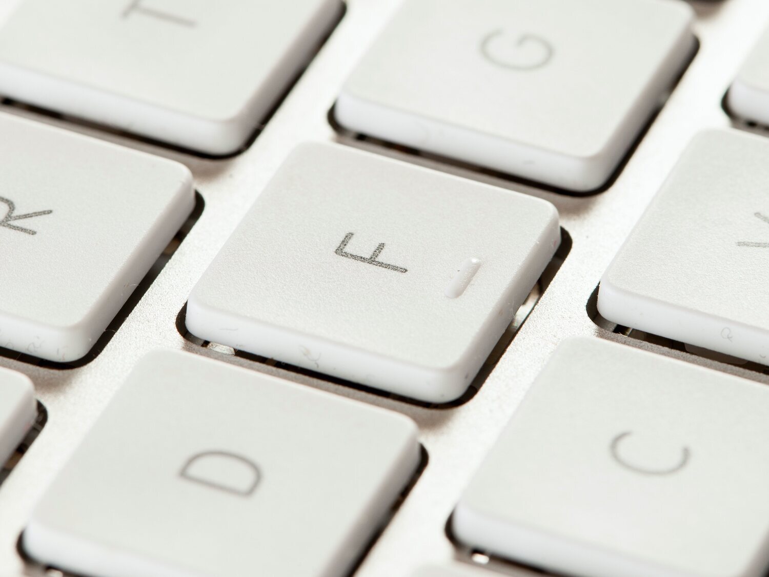 El verdadero motivo por el que las letras 'F' y 'J' tienen relieve en el teclado del ordenador