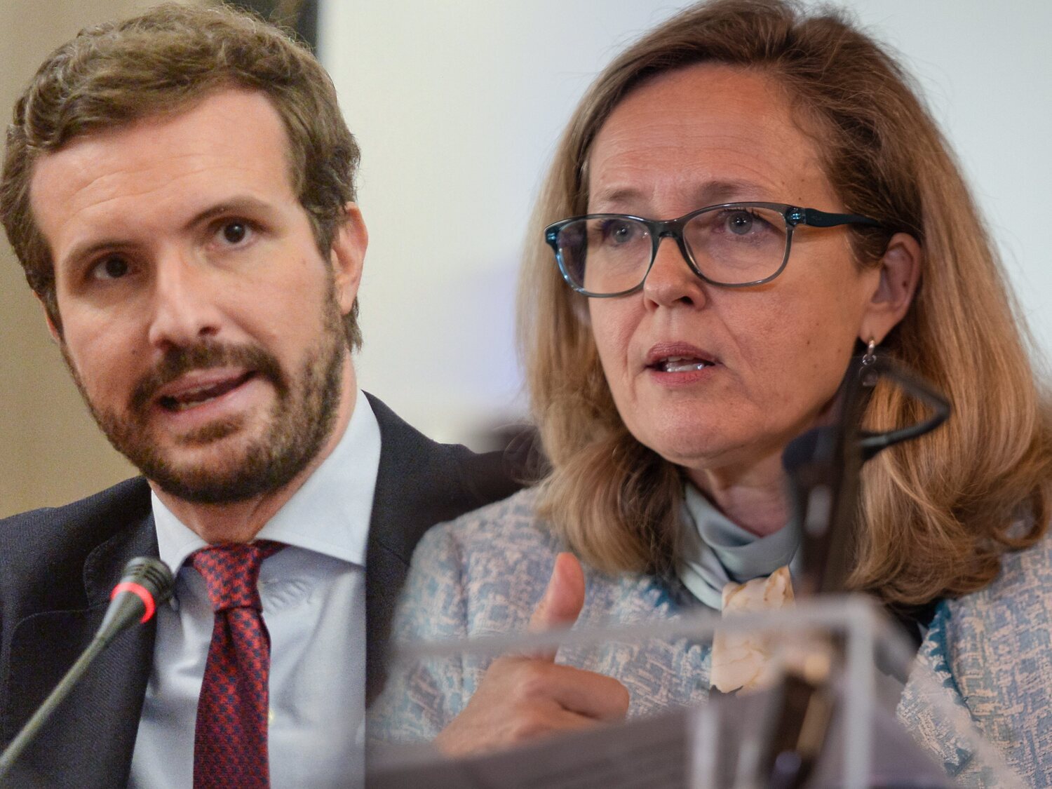 La bronca de Calviño a Casado delante del rey: "Estoy asqueada"