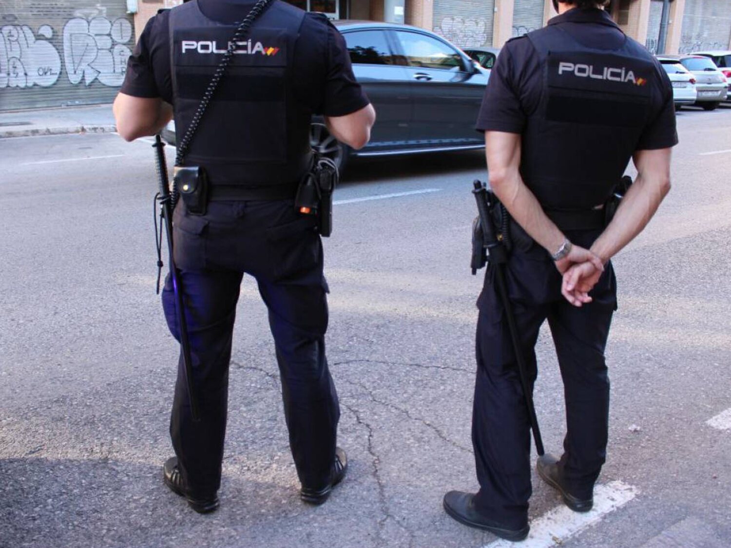 Prisión a un policía de Madrid por propinar puñetazos, patadas y golpes a un detenido: "A los moros, solo agua"