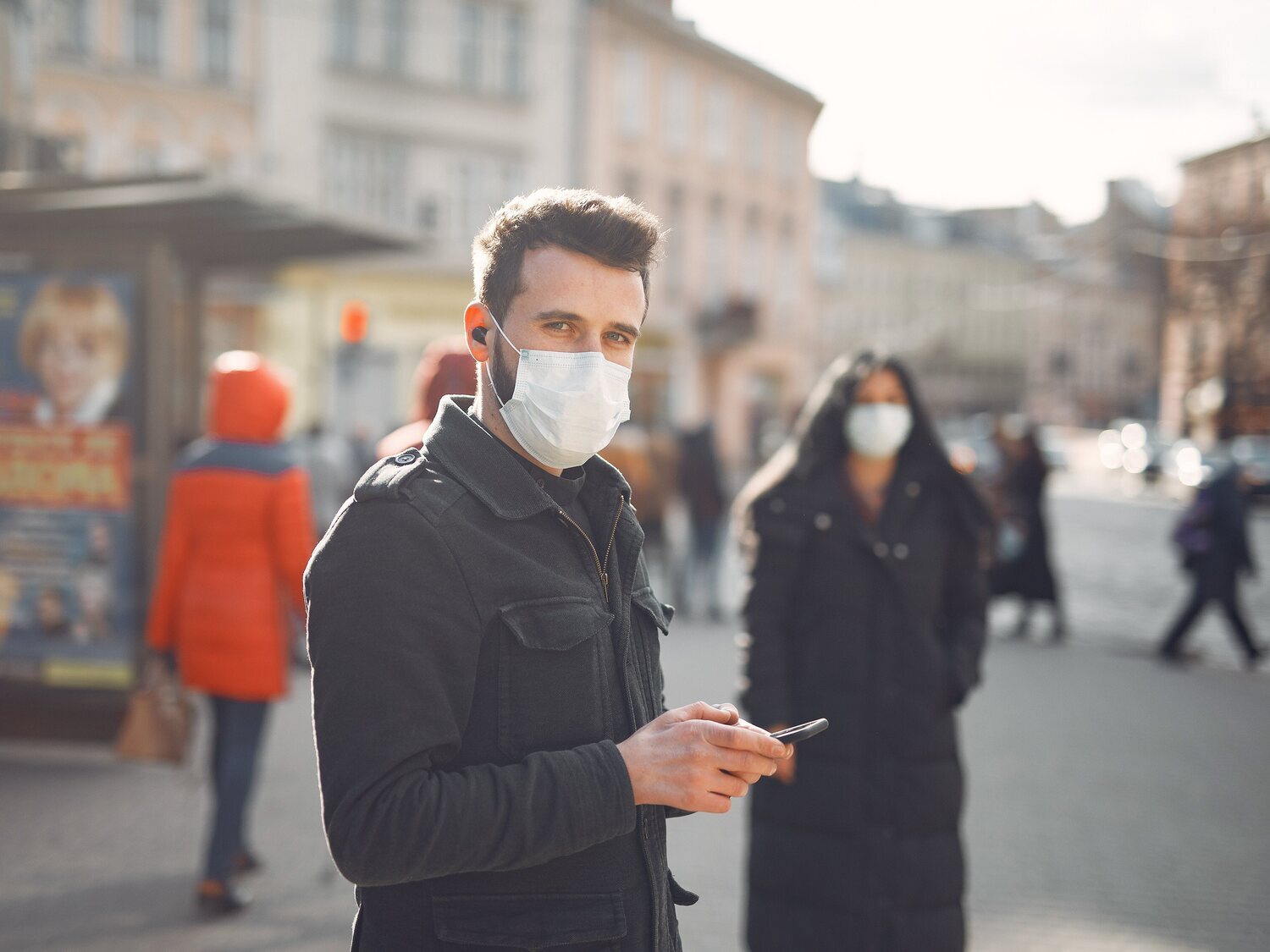 ¿Debo llevar la mascarilla si estoy en una calle vacía? ¿Y haciendo deporte? Resolvemos todas las dudas