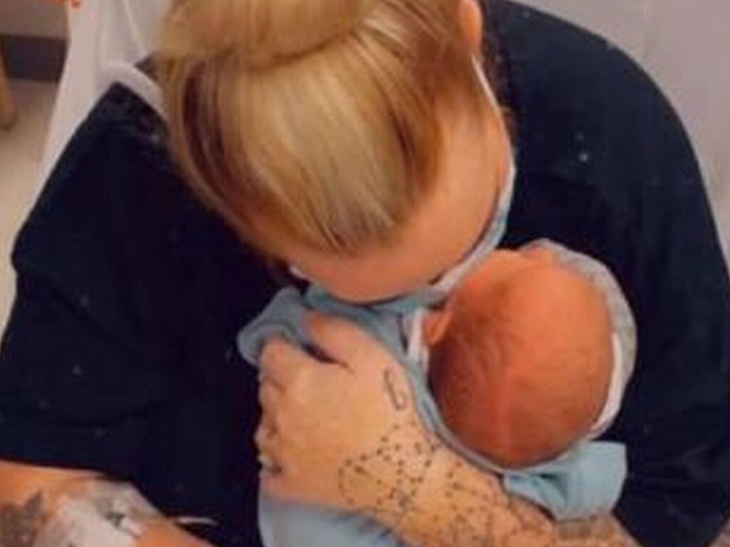 Una mujer sin vacunar muere de Covid-19 después de dar a luz a su hijo por una cesárea de emergencia
