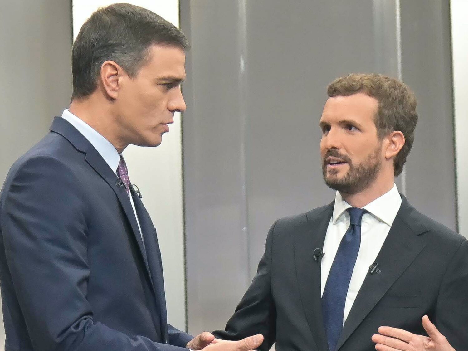 Las redes sociales alucinan con estos mensajes en Twitter entre Pedro Sánchez y Pablo Casado