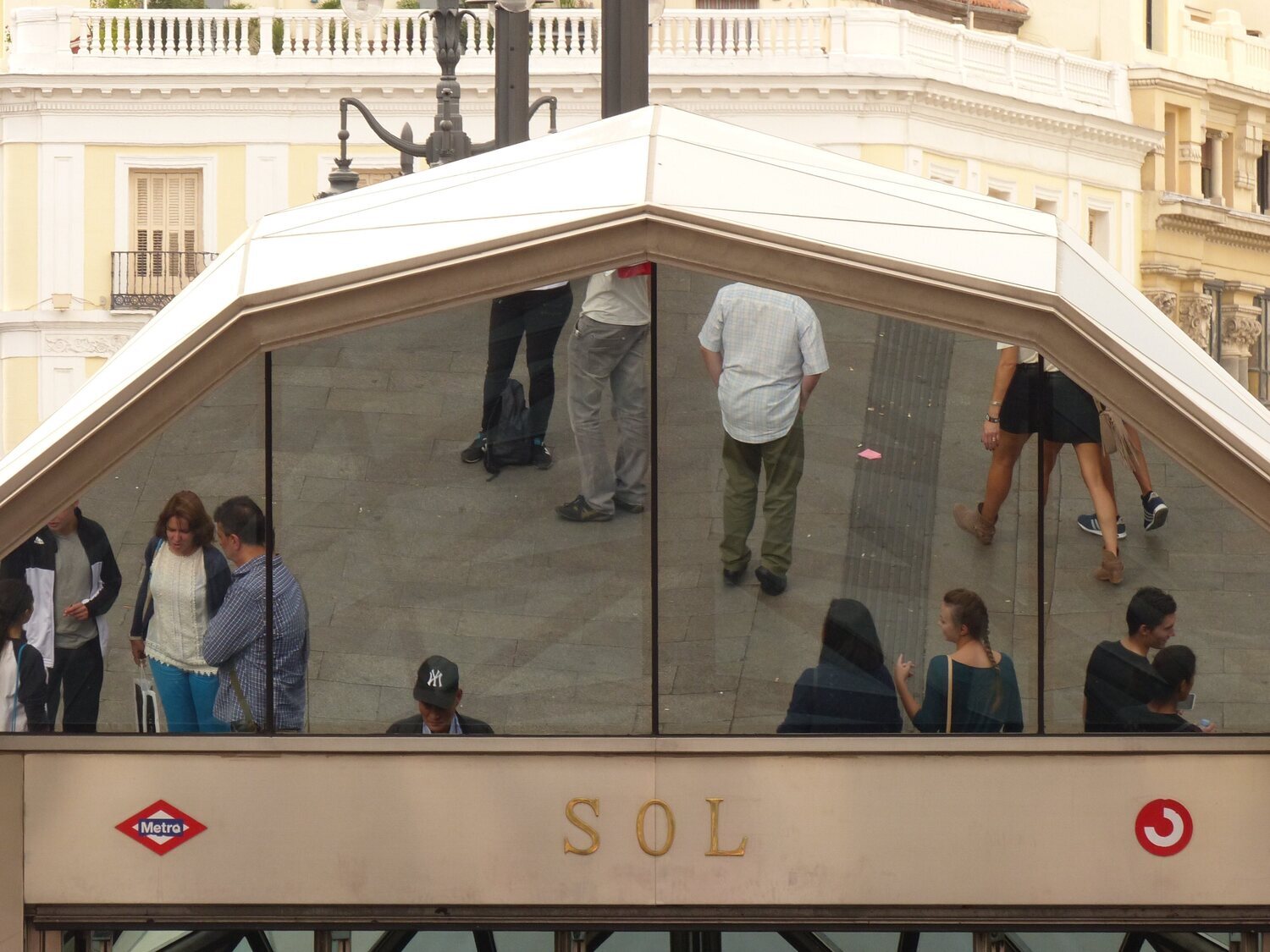 La 'ballena' de la Puerta del Sol será retirada definitivamente: el pabellón que sustituirá a la entrada de Cercanías