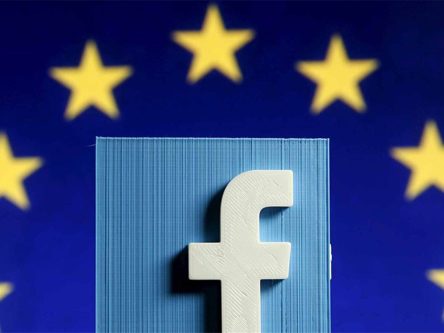 "Podemos vivir sin Facebook": Europa responde a la amenaza de Mark Zuckerberg