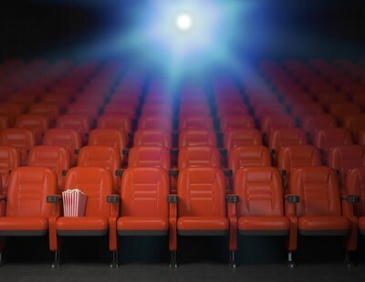 ¿Es legal que los cines prohíban a los clientes meter su propia comida en las salas?