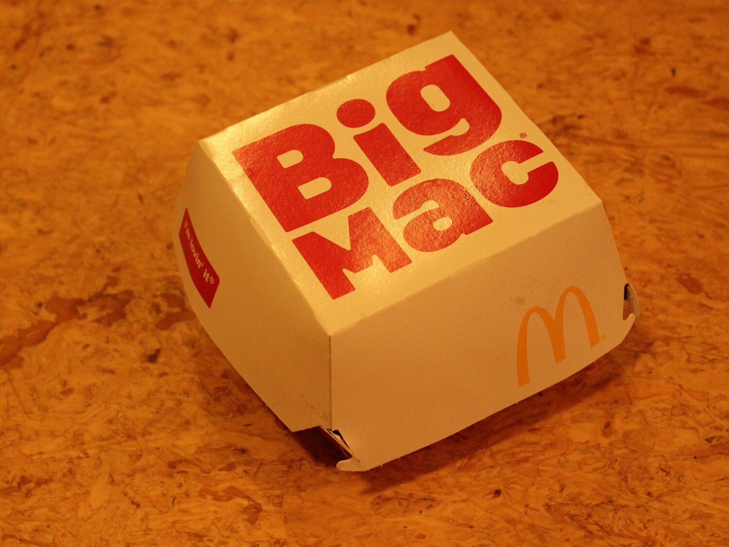 Abandona la comida rápida tras compartir el aspecto de una hamburguesa de McDonald's olvidada 4 años