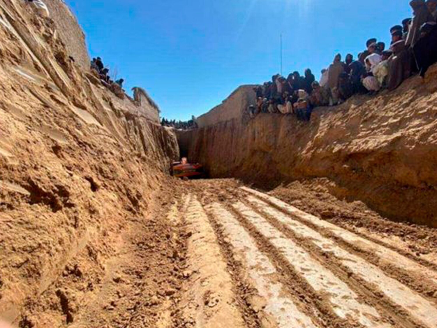 Muere Haider, el niño de 6 años que llevaba tres días atrapado en un pozo en Afganistán