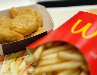 Un empleado de McDonald's revela cómo hacen las patatas fritas y los nuggets