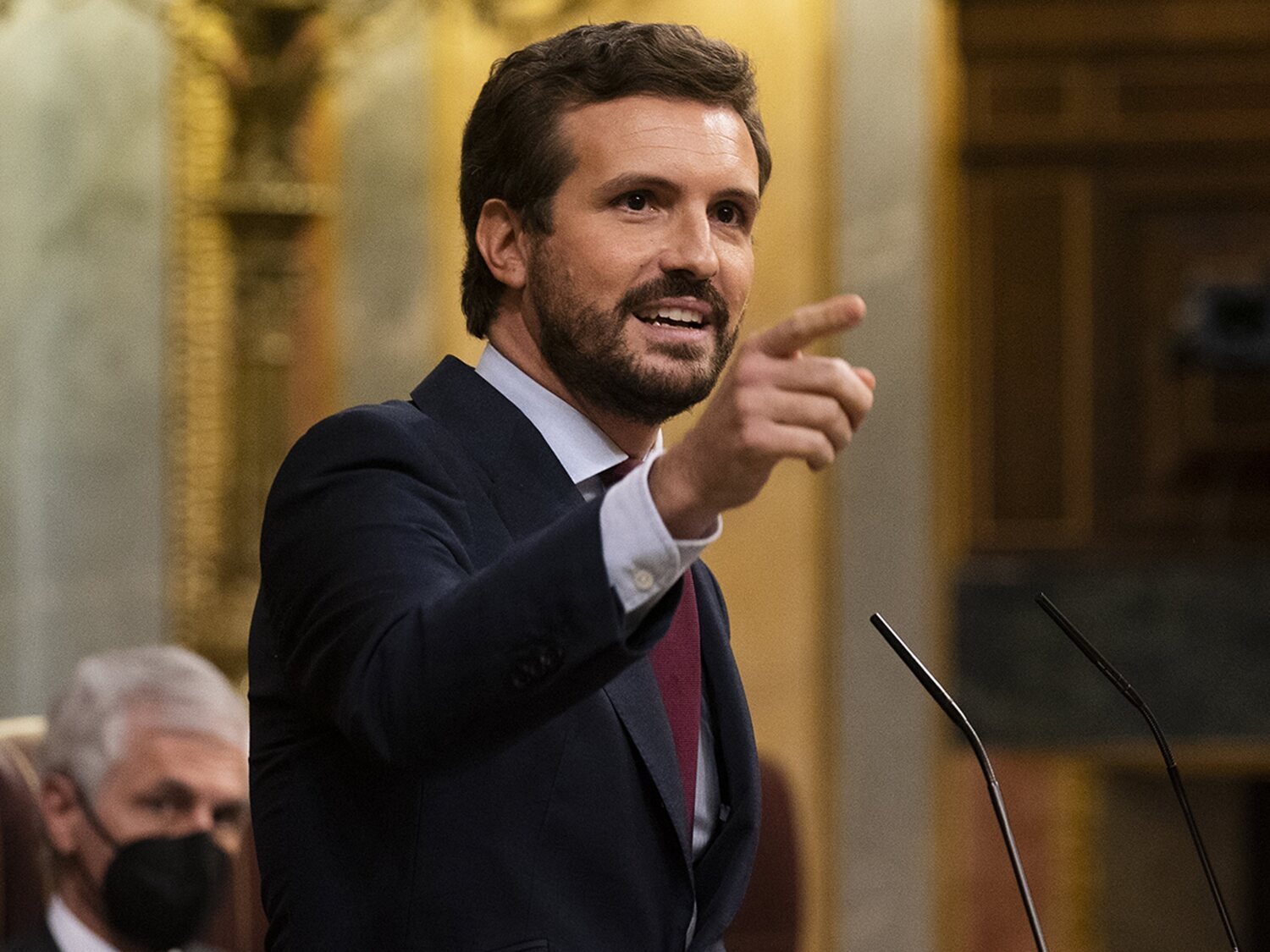 El entorno de Casado advierte: "Le engañan. Quienes dicen que le apoyan, luego por detrás asumen que está loco"