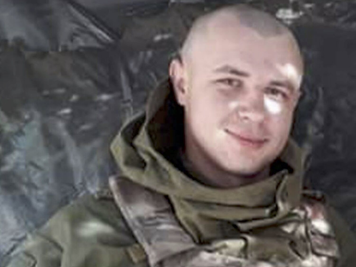 Un soldado ucraniano muere tras inmolarse en un puente para detener el avance de los tanques rusos