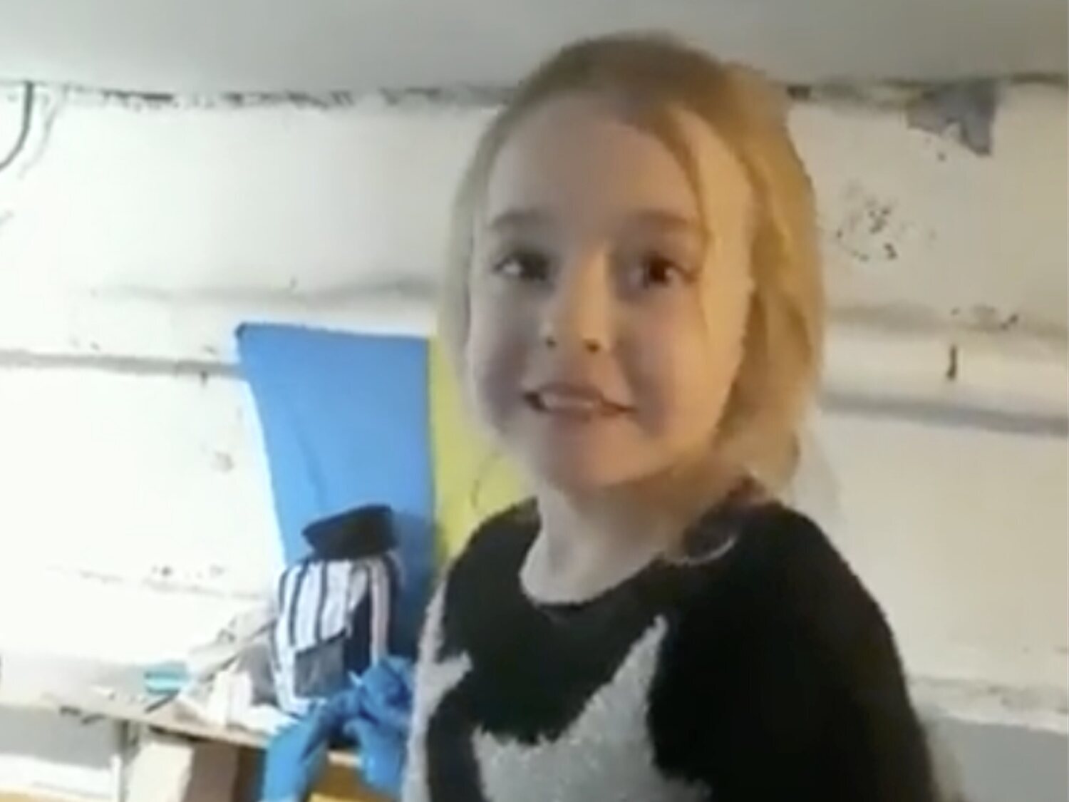 Amelia, la niña ucraniana que conmueve al mundo cantando 'Let it go' de 'Frozen' en un búnker