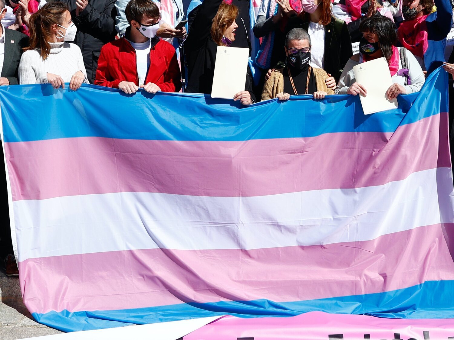 Violenta paliza tránsfoba en L'Hospitalet: cuatro hombres agreden a una mujer trans al grito de "maricón"