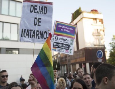 Agresión homófoba en Barcelona: Tres hombres dan una paliza a un joven tras fingir ser su cita de Grindr
