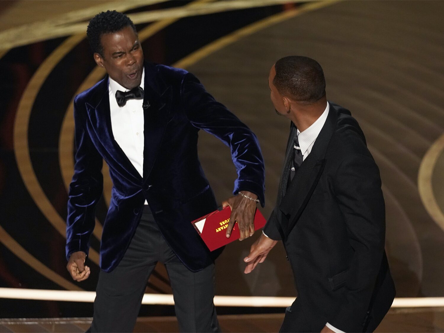 Will Smith se disculpa con Chris Rock por la bofetada en los Oscar