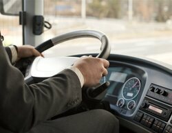 Abren un expediente a un conductor de bus de Vitoria por sus insultos racistas hacia dos pasajeras