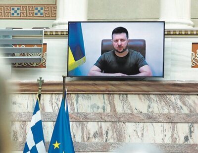 Críticas a Zelenski por intervenir en el parlamento griego con neonazis del Batallón Azov