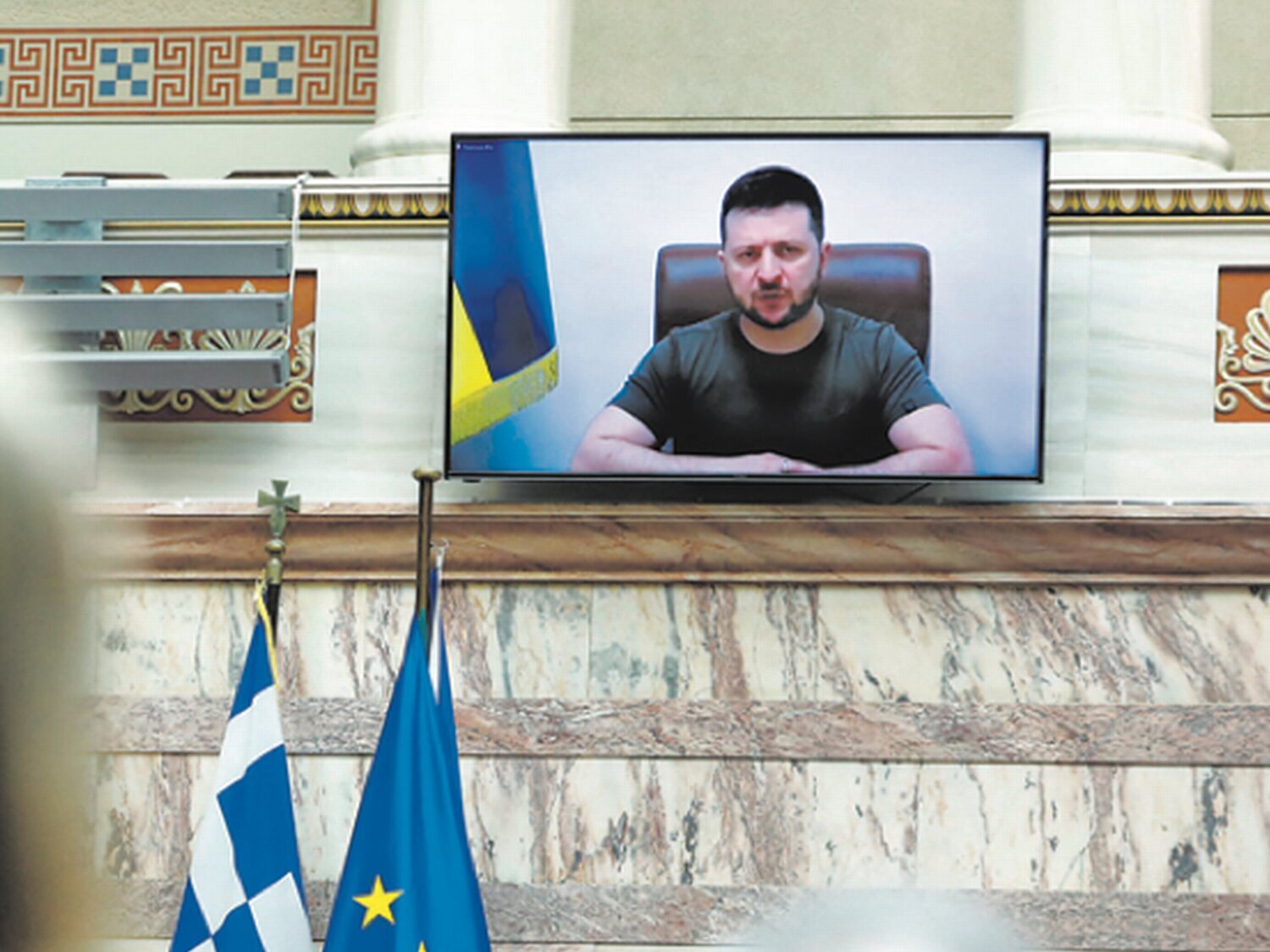 Críticas a Zelenski por intervenir en el parlamento griego con neonazis del Batallón Azov