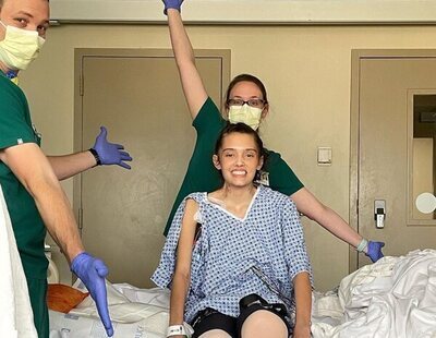 Claire Bridges, de 21 años, un ejemplo de superación al perder las piernas tras el coronavirus