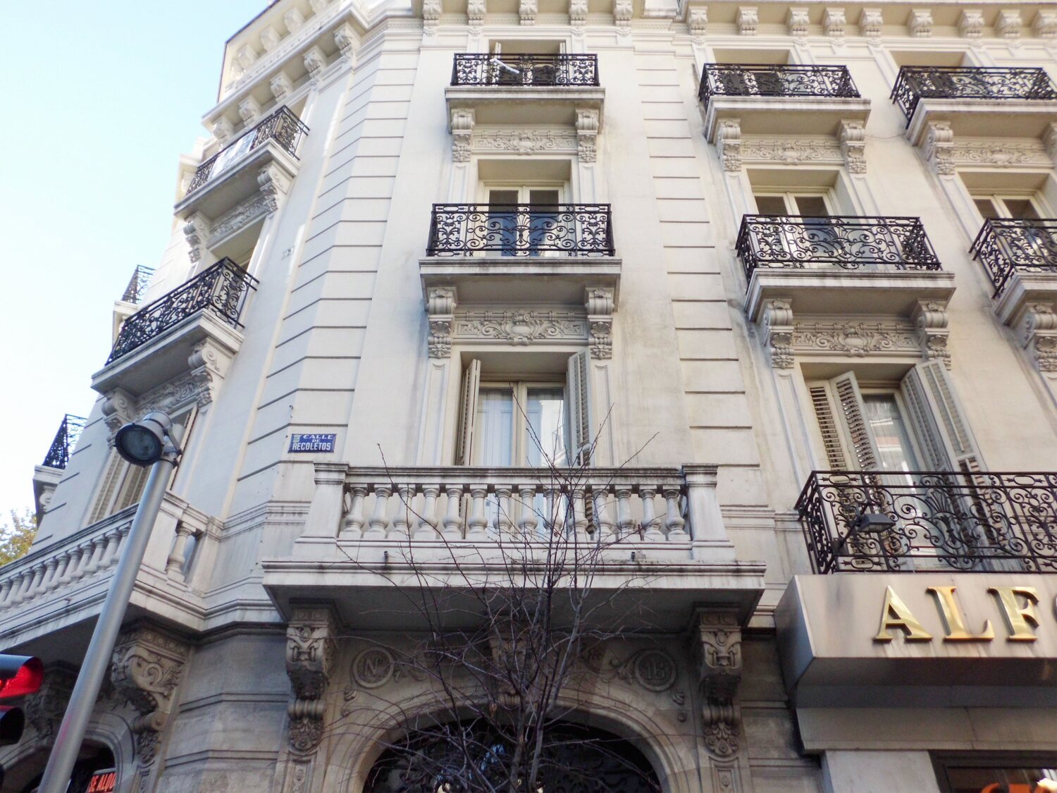 ¿Cuáles son los barrios más caros para comprar una casa en España?