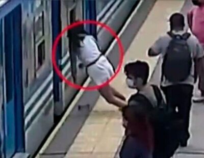 La impactante caída de una mujer a las vías del tren tras sufrir un desmayo