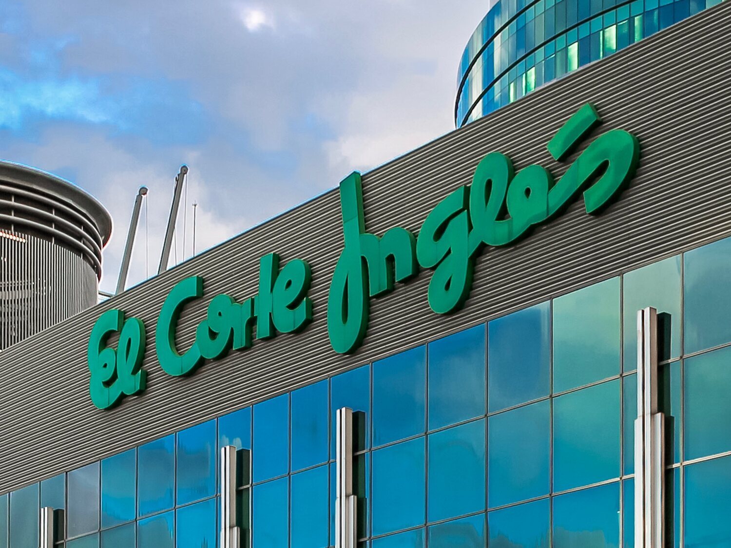 El Corte Inglés planea cerrar y reformar estos dos centros comerciales que reabrirá con un formato inédito