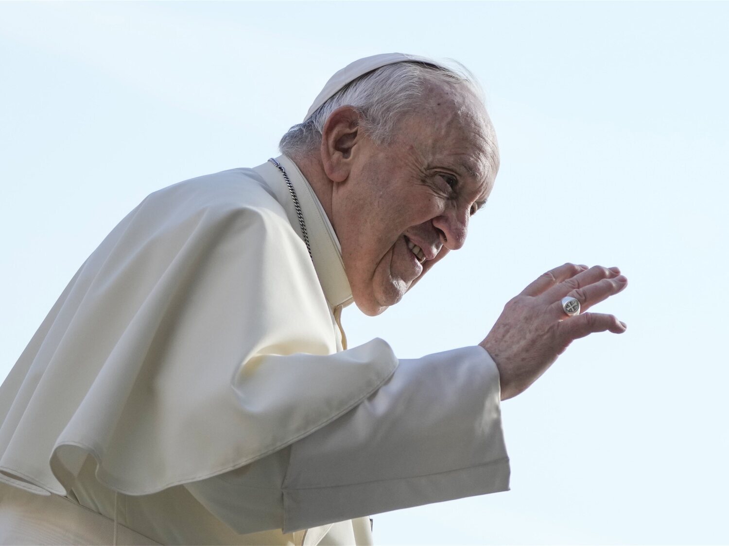 El Papa pide que se trate mejor a las suegras y a ellas que "tengan cuidado con su lengua"