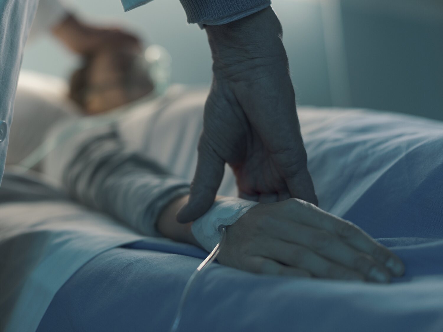 5 cosas de las que más nos arrepentimos antes de morir, según una asistenta de enfermos terminales