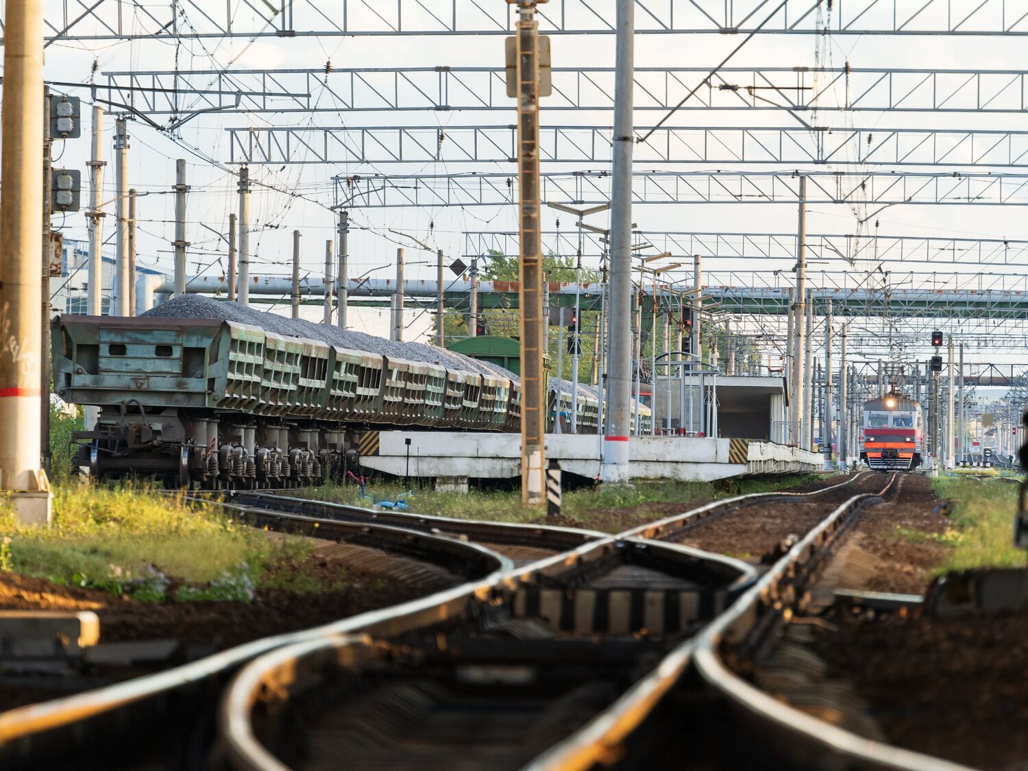 Un joven de 27 años muere arrollado por un tren en Málaga al intentar salvar a su perro