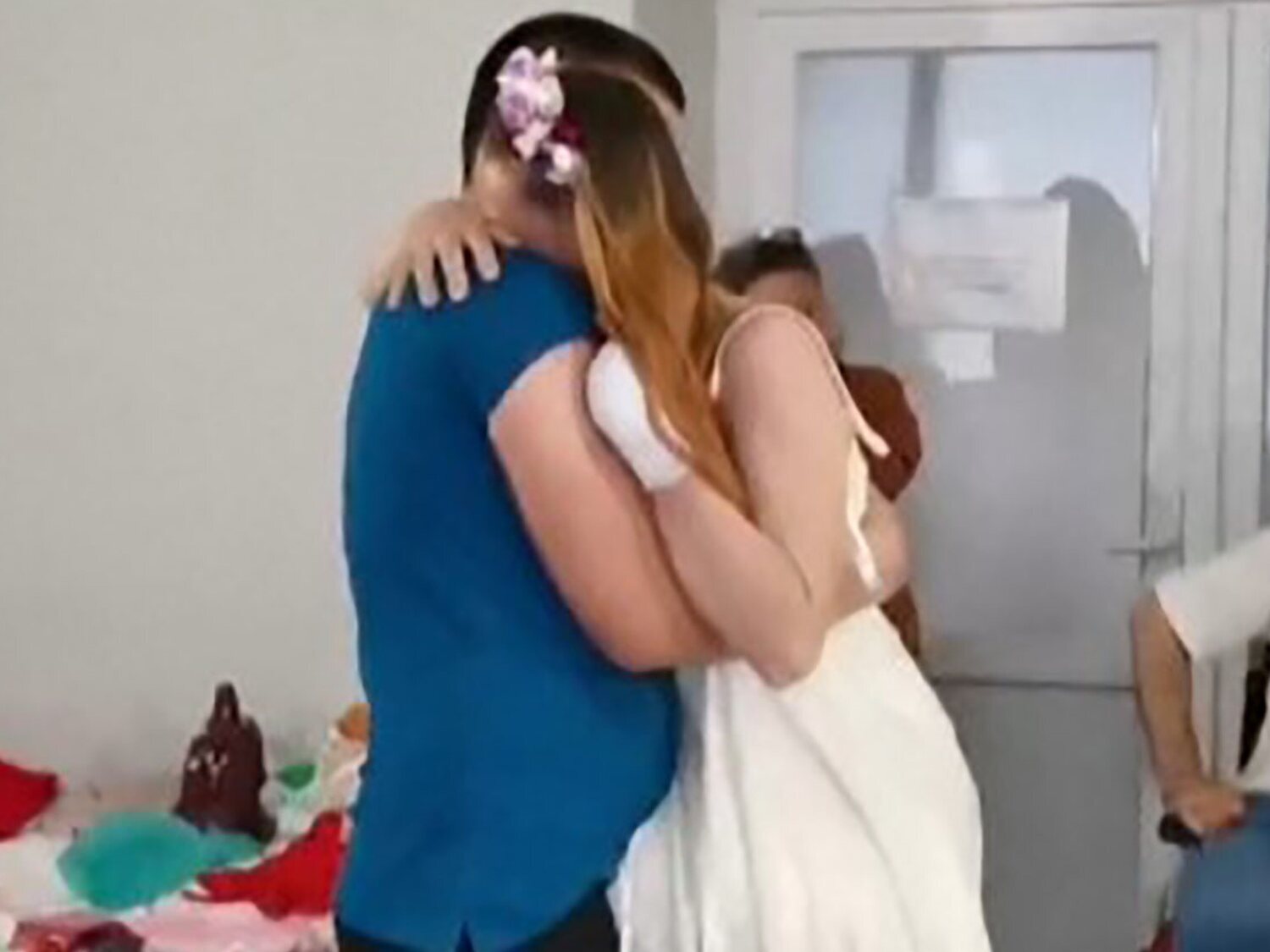 Una enfermera ucraniana que perdió las piernas en la guerra se casa con su novio y comparte el baile nupcial