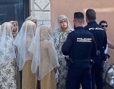 Polémica performance con mujeres semidesnudas frente a una iglesia de Cuenca