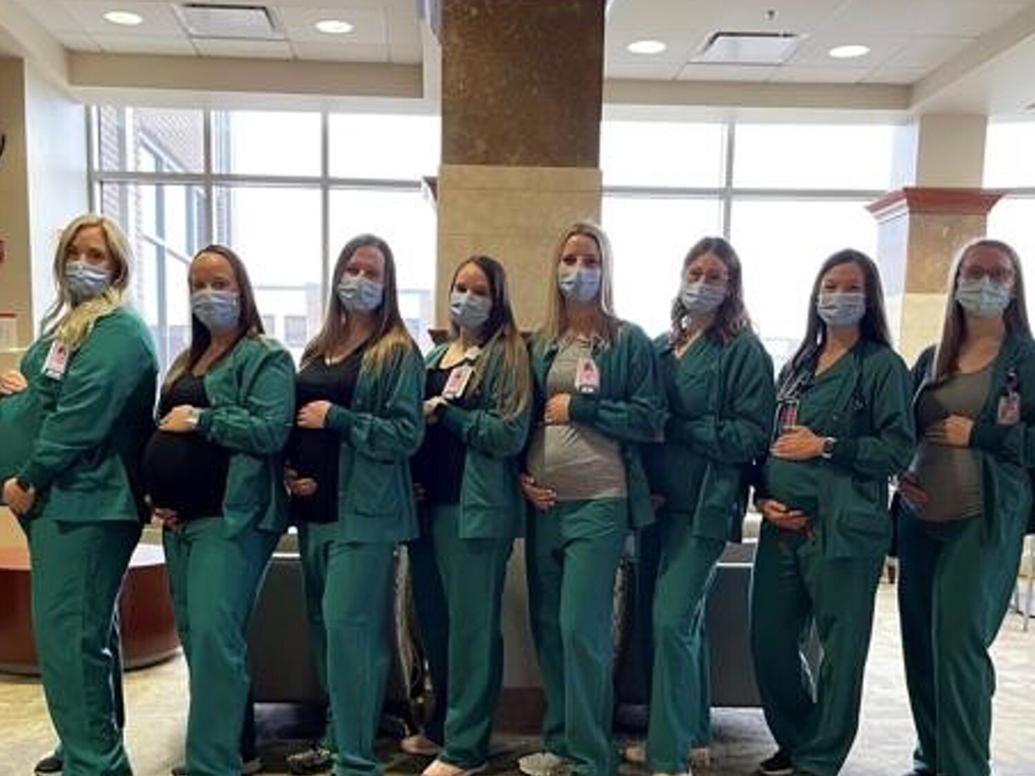 Diez enfermeras de maternidad y una ginecóloga del mismo hospital embarazadas a la vez