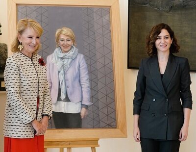 Ayuso homenajea a Esperanza Aguirre con un retrato valorado en más de 16.000 euros