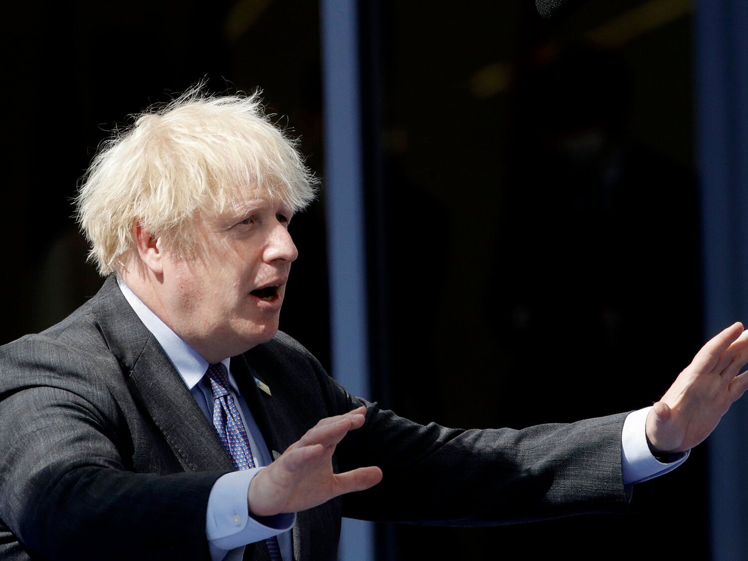 Boris Johnson sobrevive a la moción de censura pero el 40% de sus diputados quiere que se vaya