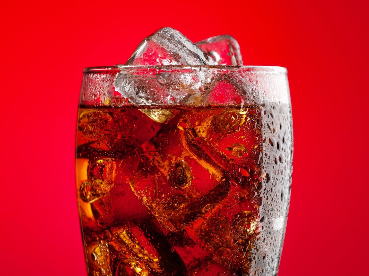 El truco que triunfa en redes para elaborar "Coca-Cola saludable" en casa