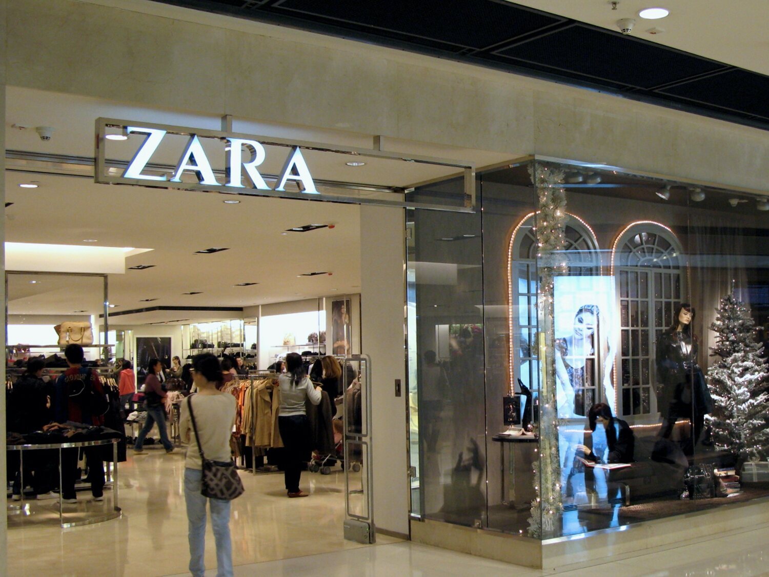 El polémico cobro que ha incluido Zara a todos sus consumidores en su tienda online