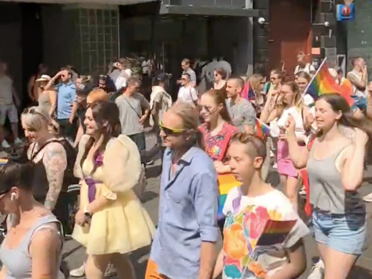 El terrorismo no detiene el Orgullo LGTBI de Oslo y los manifestantes salen a la calle tras el atentado