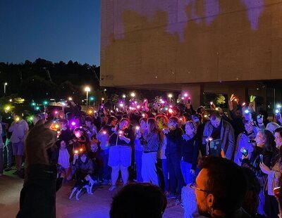 Plantan cara a VOX e iluminan las Cortes de Castilla y León con la bandera LGTBI