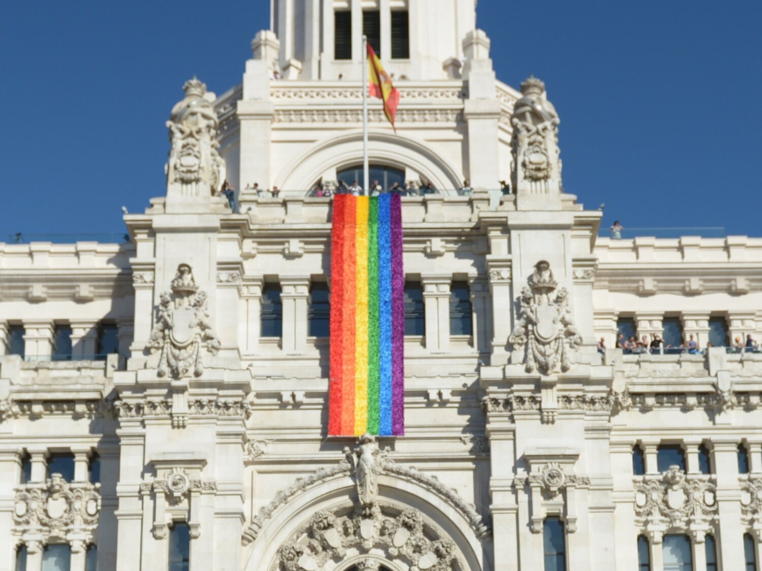 Marta Higueras denuncia ante la Fiscalía a Almeida por no poner la bandera LGTBI en el Ayuntamiento de Madrid